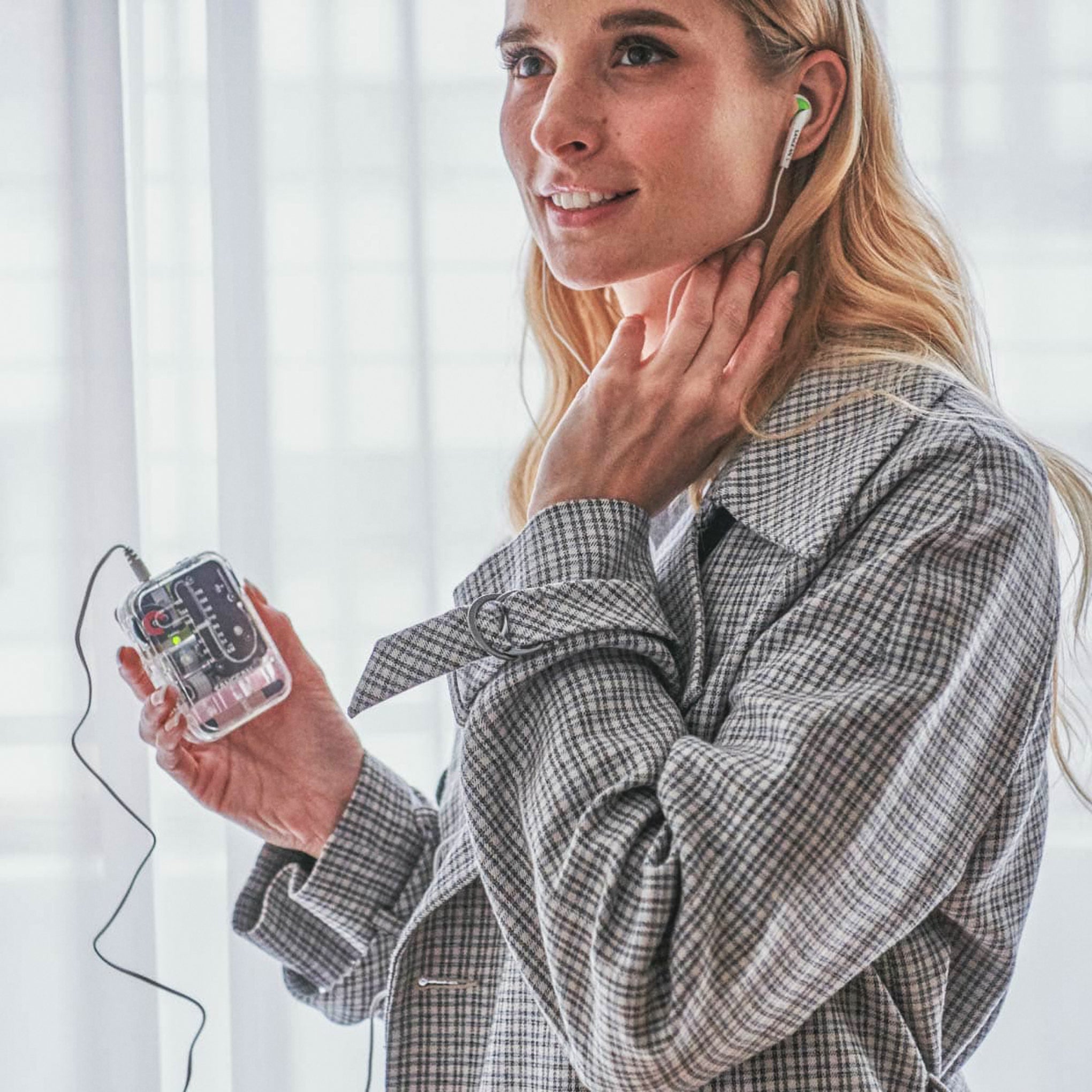 Sangean SR-32CL AM/FM Pocket Radio - Image 2