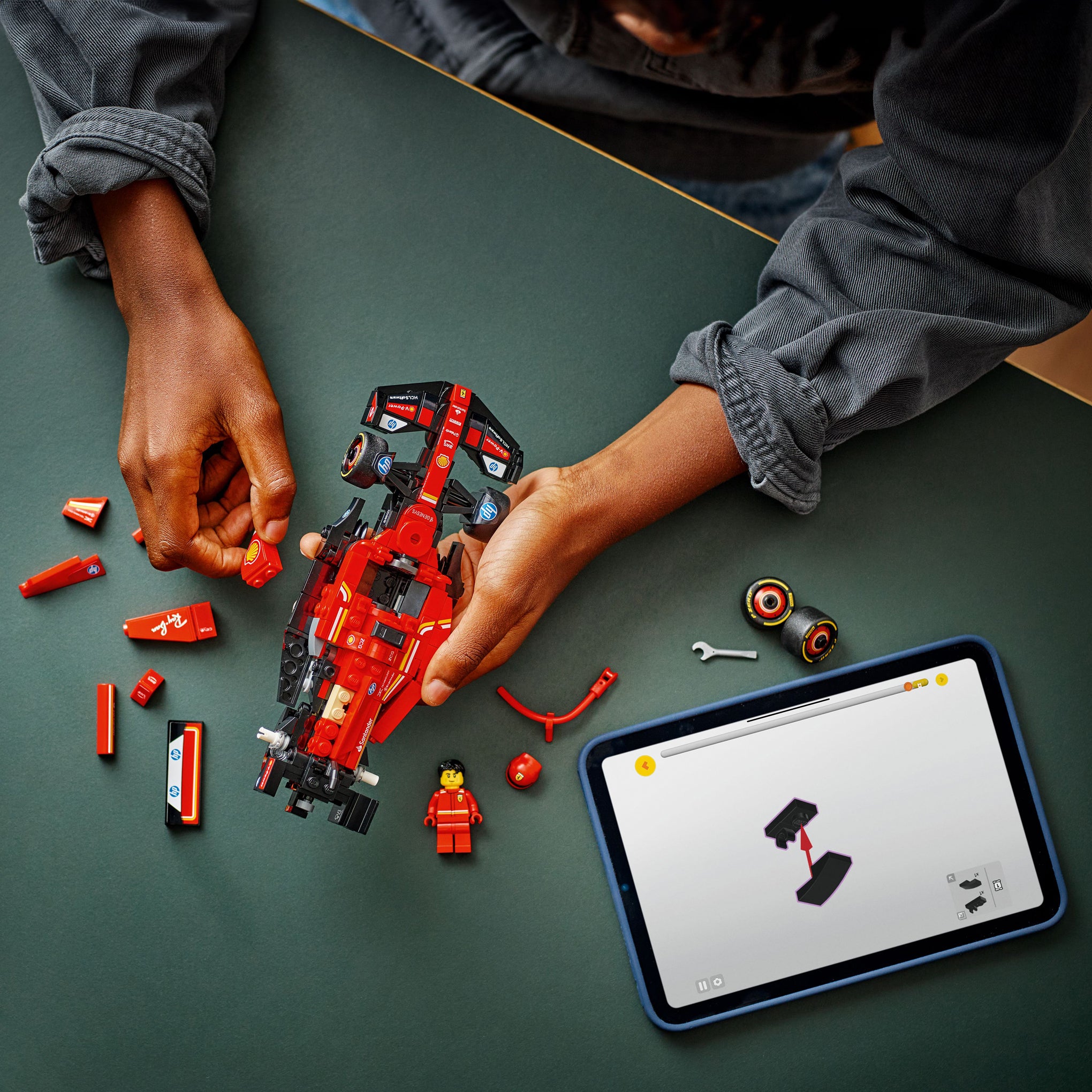 LEGO® Speed Champions Ferrari SF-24 F1® Race Car & Driver - Image 6