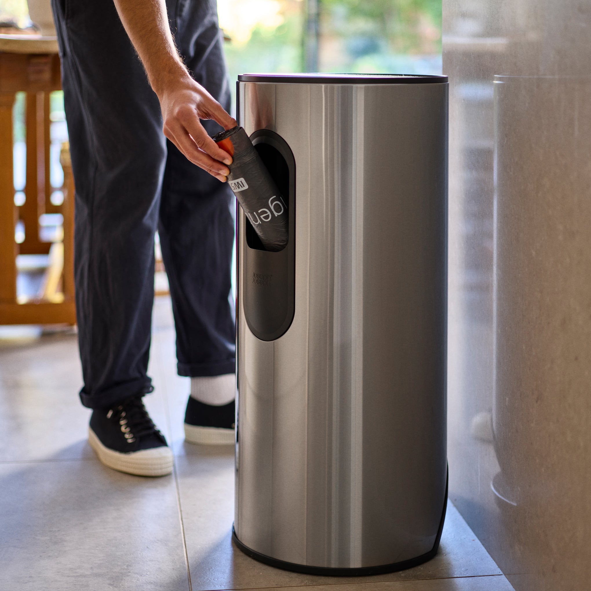 Joseph Joseph Arc Trash Bin - Large - Image 4