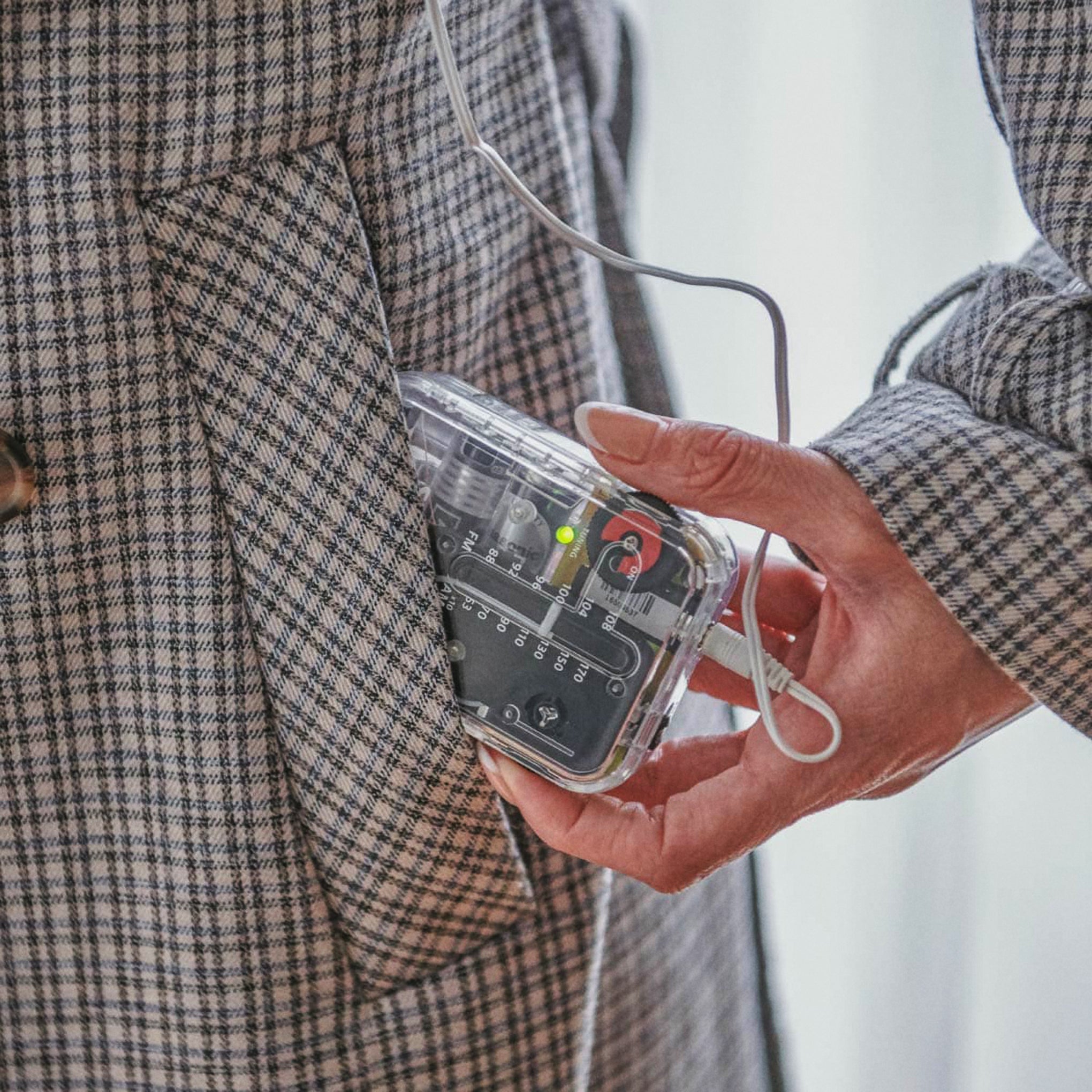 Sangean SR-32CL AM/FM Pocket Radio - Image 6